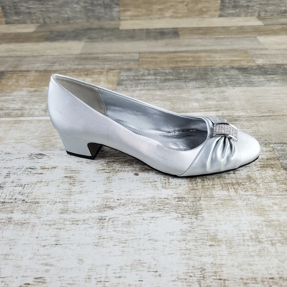 Easy Street Eloise Womens Pump Sz 5.5 M Silver Slip On Low Block Heel Closed Toe